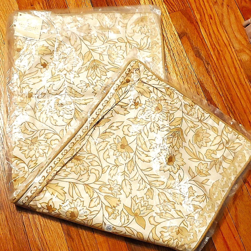 NWT Lumbar Pillow Cover Pottery Barn